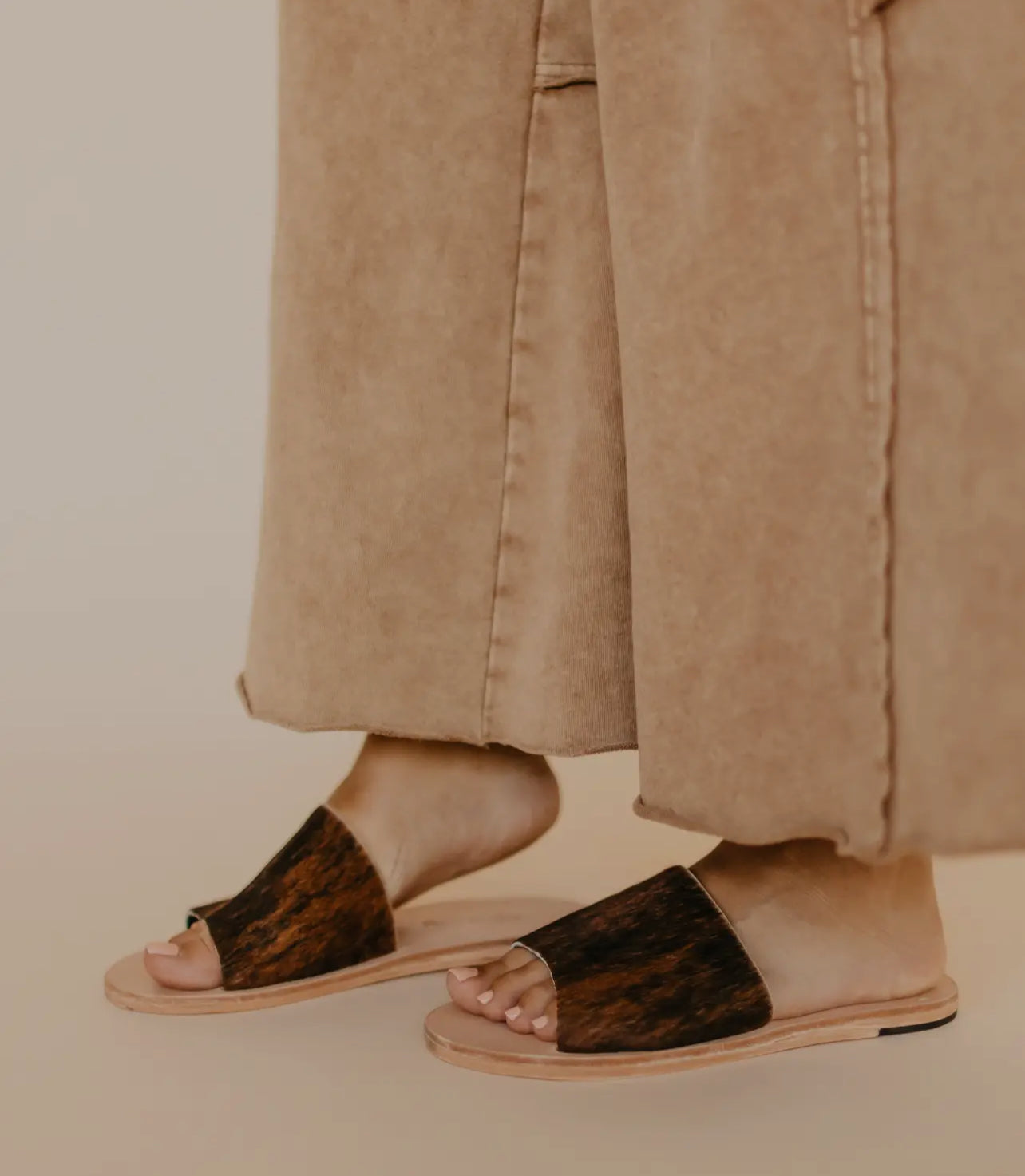 Nadia Cowhide Slides *Brindle