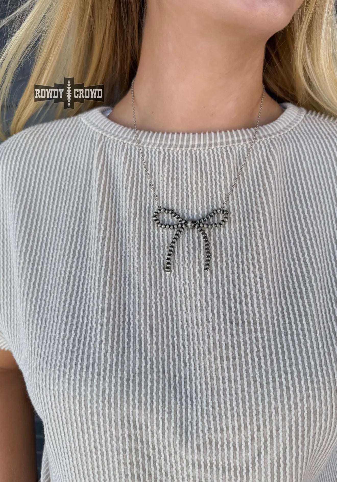 Bow Necklace